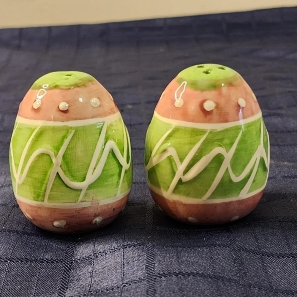 Easter Egg Green And Pink Salt And‎ Pepper Shakers